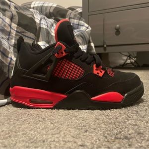 Red Thunder 4s Size 7  (With Crease Protecters)